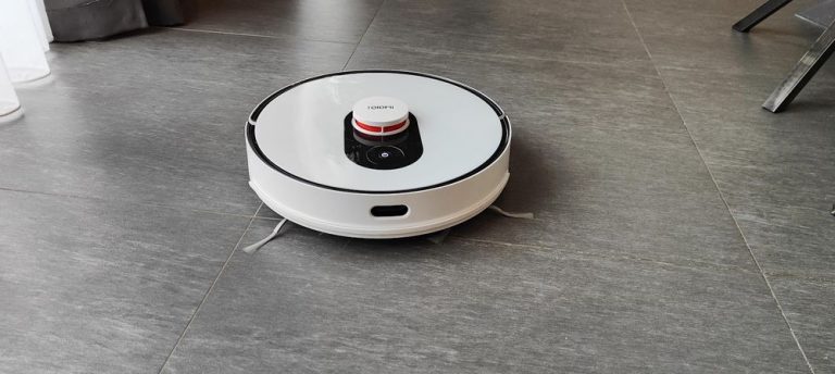 Roidmi EVE Plus - un robot aspirateur qui se vide tout seul