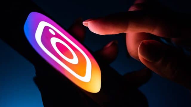 Un utilisateur s’apprête à ouvrir l'application Instagram.