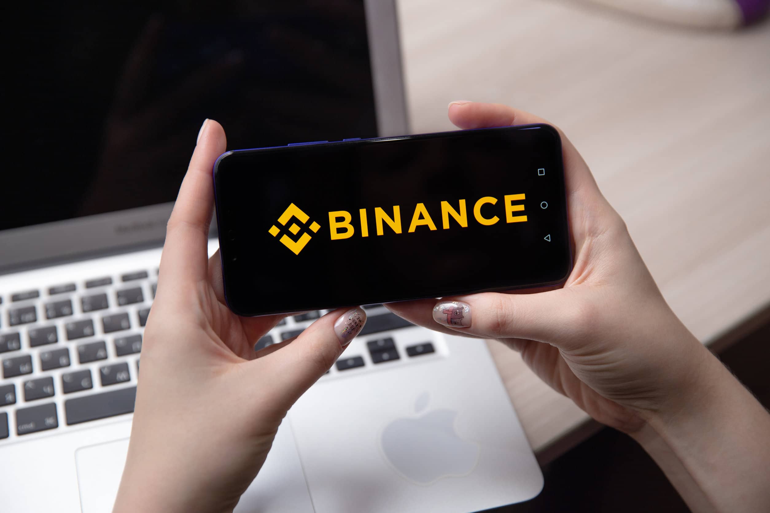 Logo Binance sur un écran de smartphone.