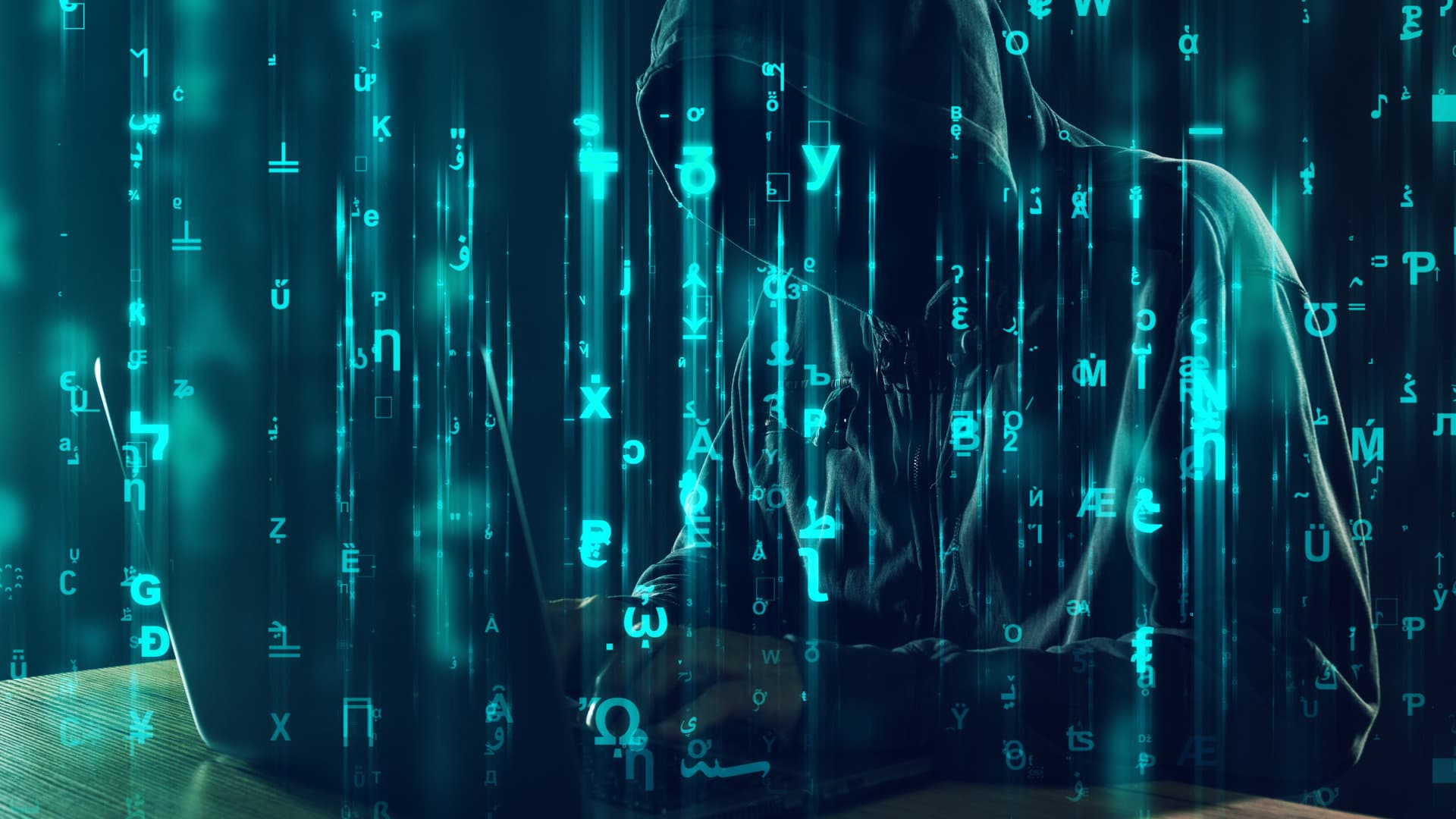 Un hacker devant son ordinateur.