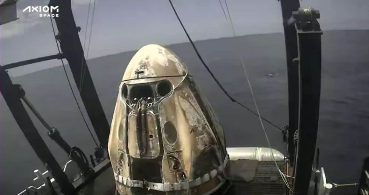 La capsule Crew Dragon après l'atterrissage de la mission Ax-1