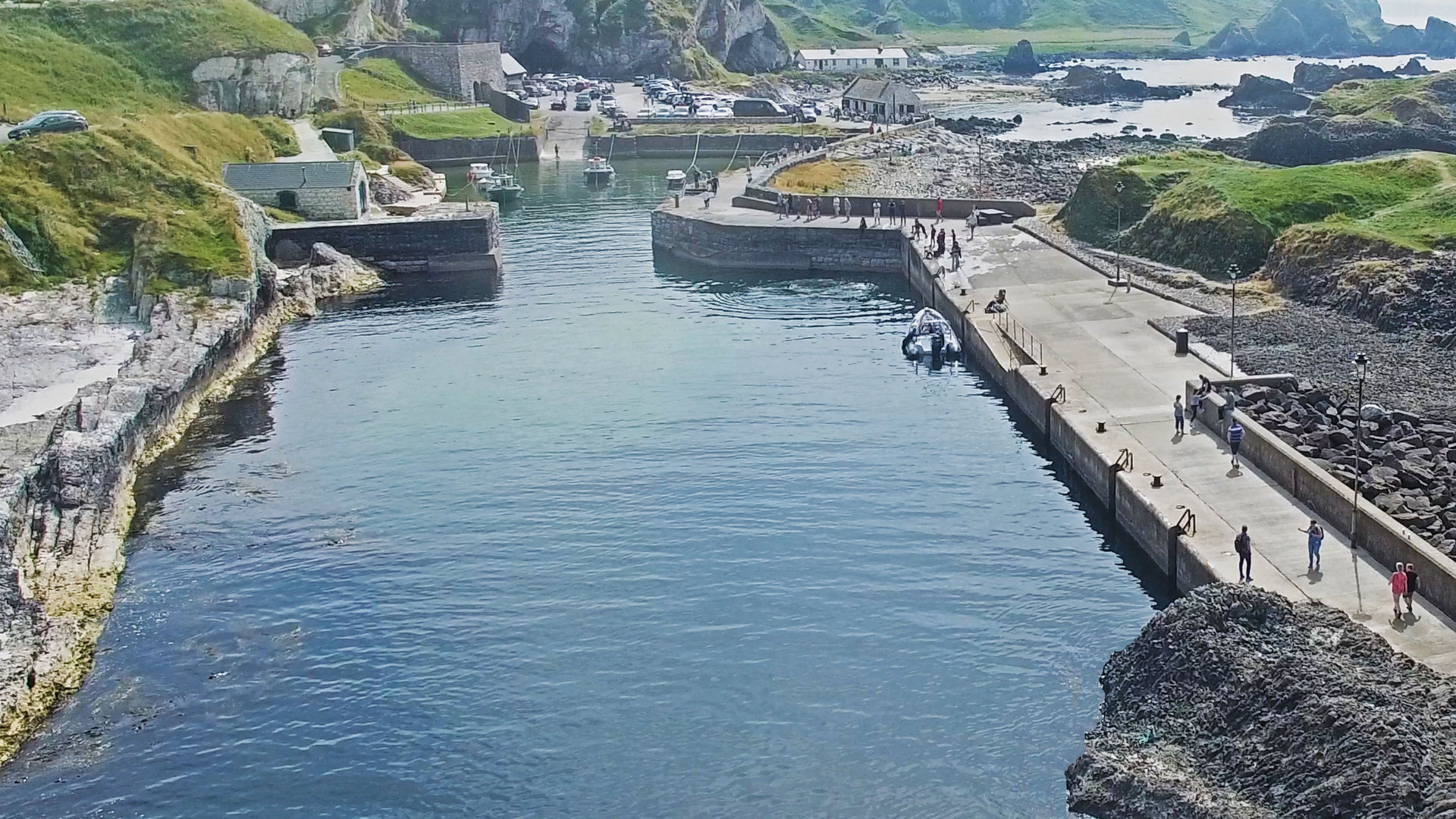 Un immense réservoir d'eau en Irlande.