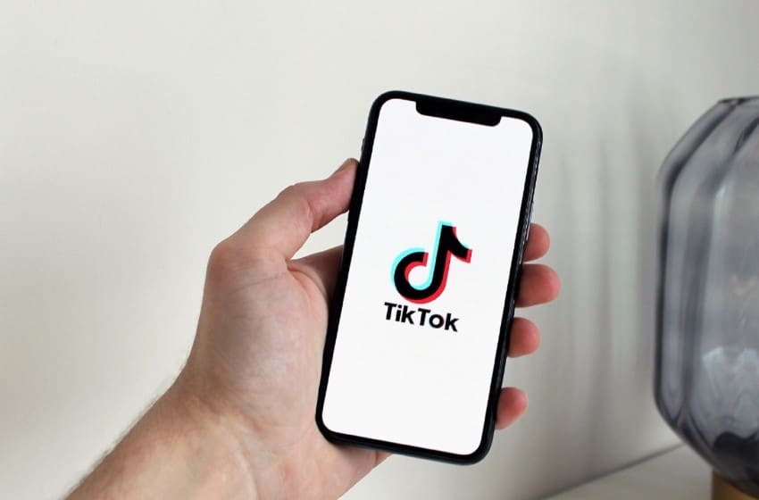 Comment activer le mode sombre sur TikTok ?