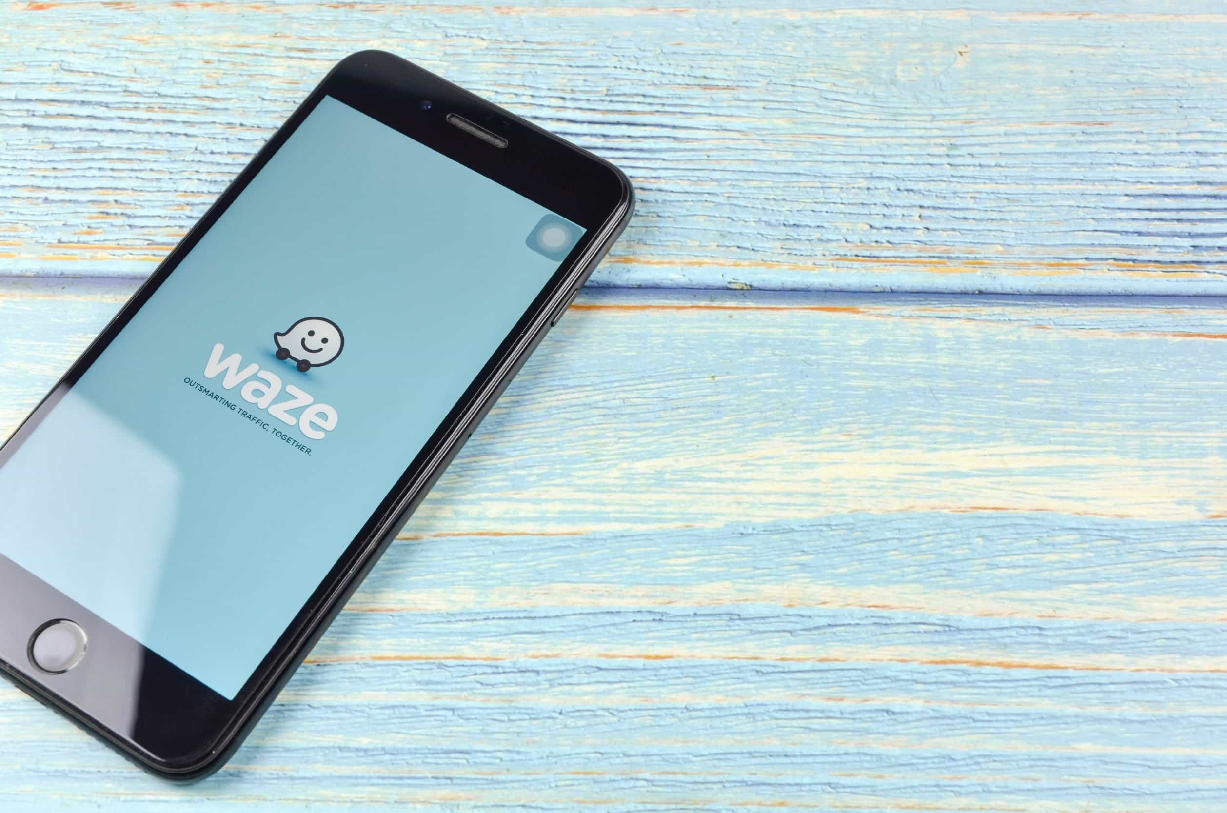 Waze_navigation_system_GPS