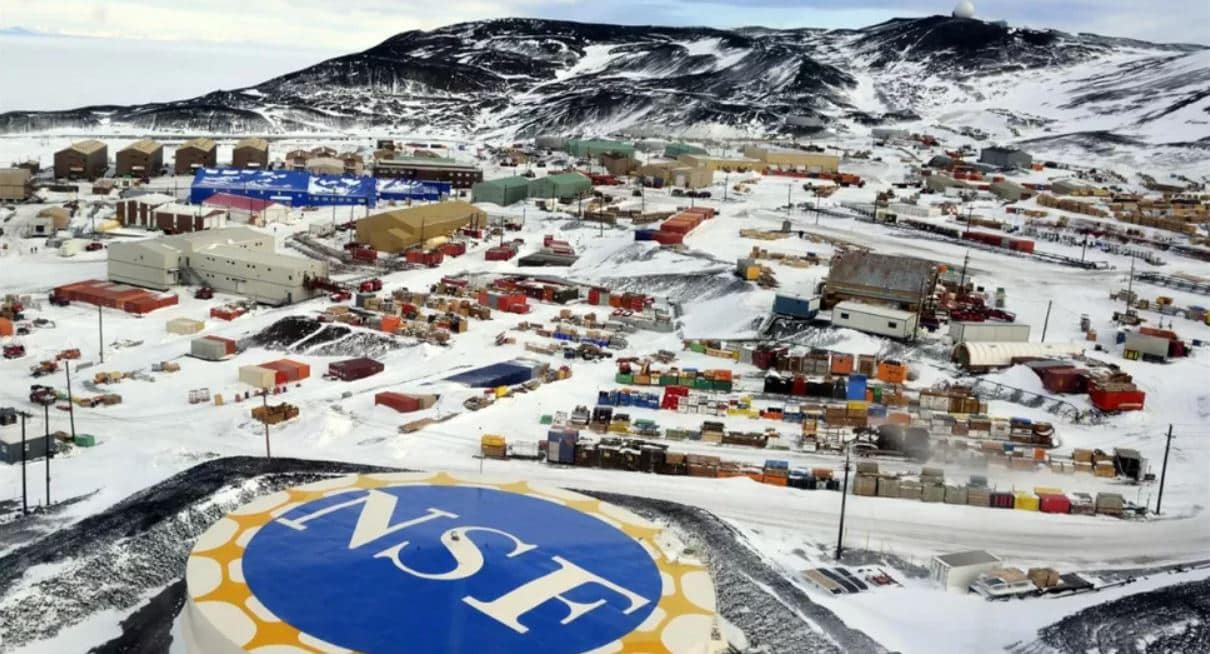 Le centre de recherche McMurdo en Antarctique