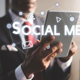 Digital brand manager: Formations, Missions et Salaire ! Crédit Freepik