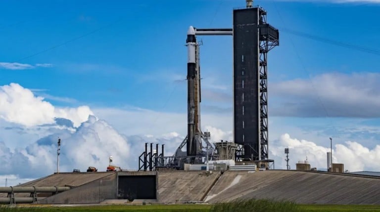 Falcon 9 avec capsule Dragon